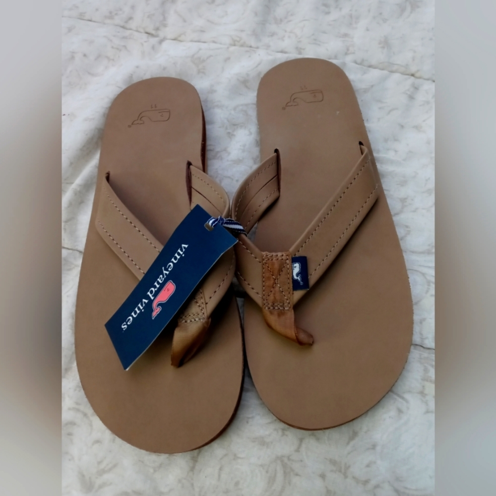 New Men's Vineyard Vine khaki leather flip flop sandals size 11